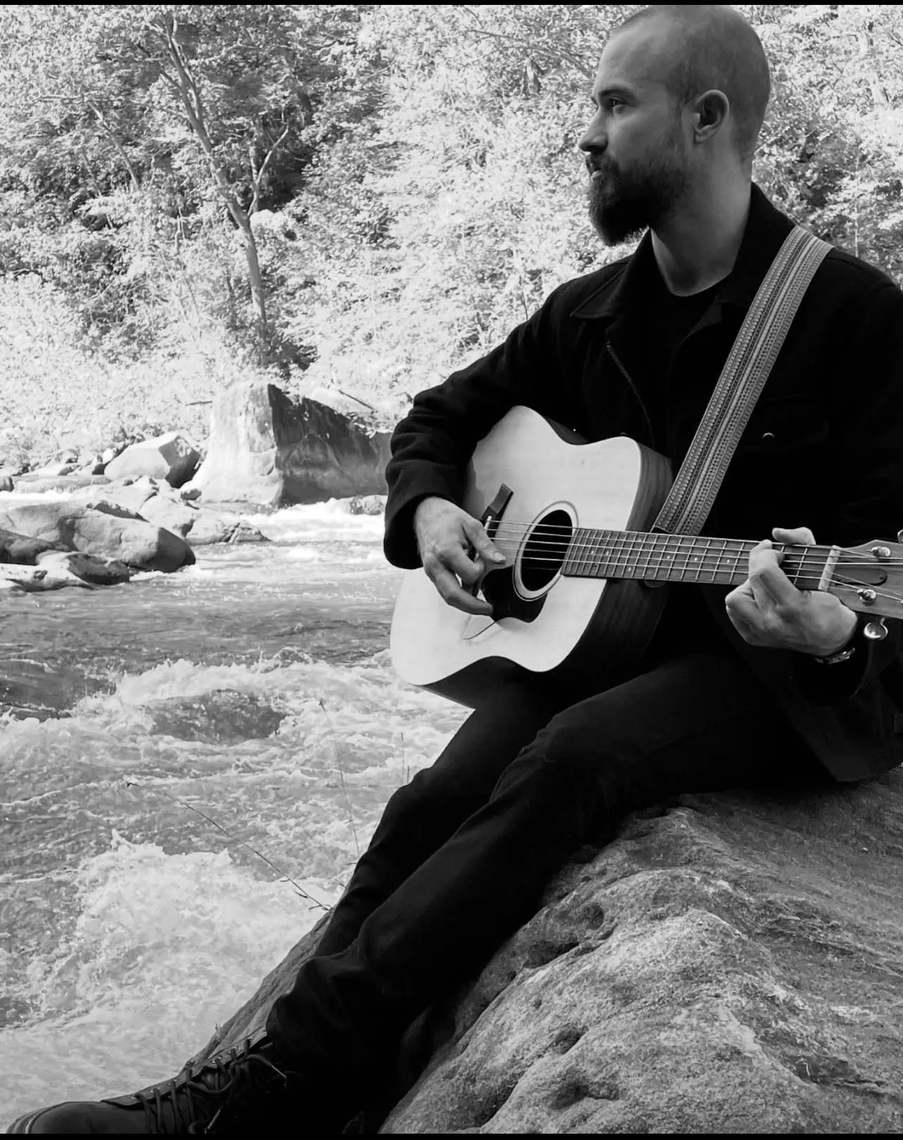Acoustic guitarist performing at Rizz's
